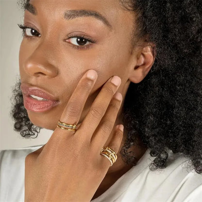 🔄 Nova Twist Ring